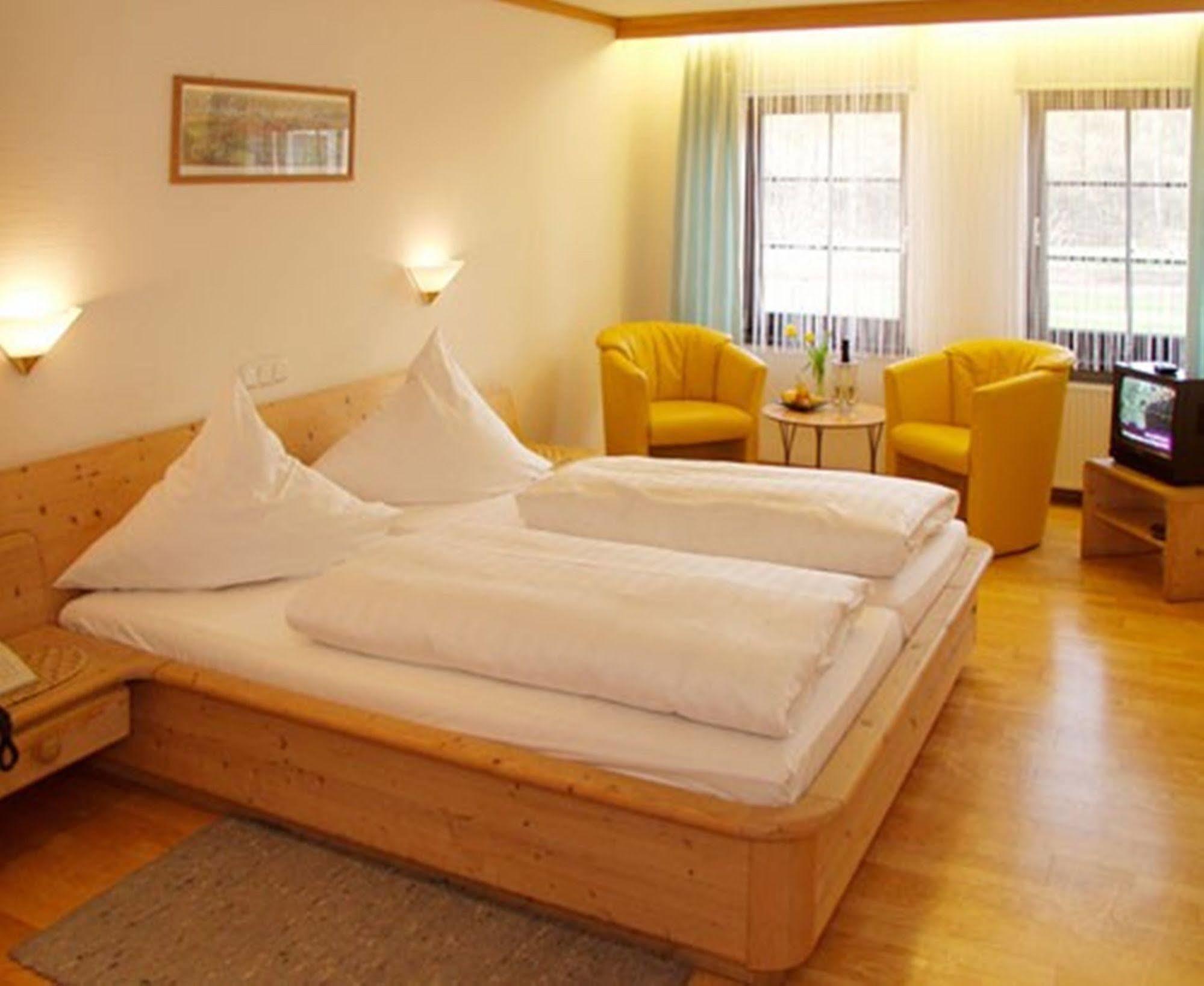 Landgasthof Goldene Rose Grub am Forst المظهر الخارجي الصورة